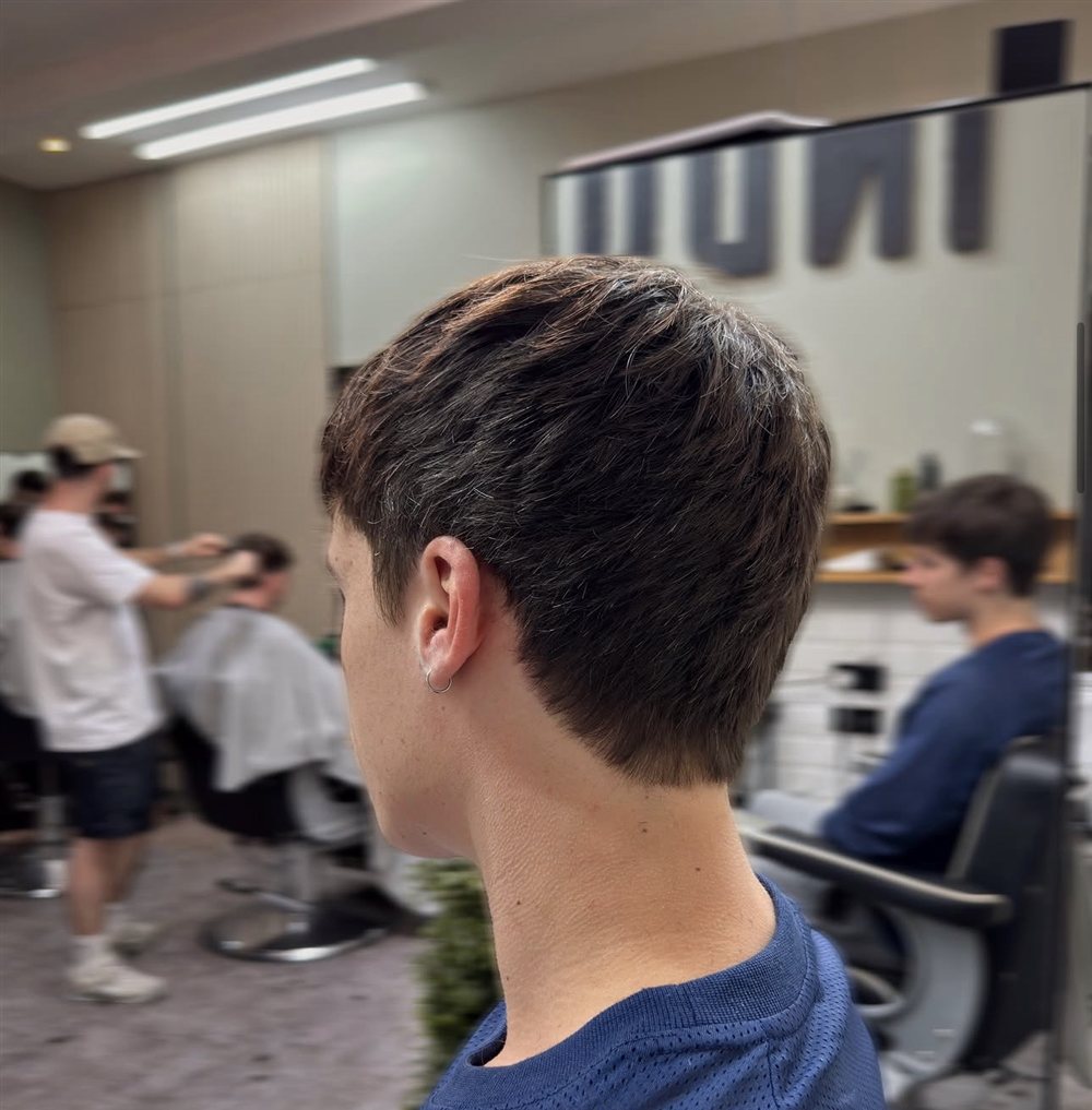 Side profile of a textured crop with a tapered neckline